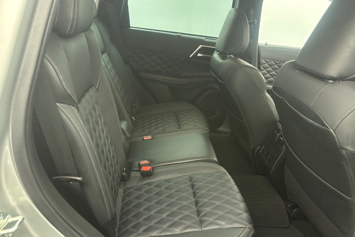 2022 Mitsubishi Outlander PHEV Exceed ZM