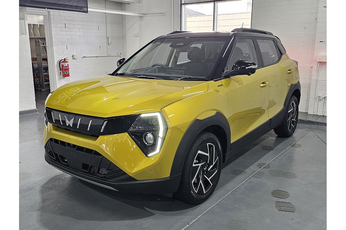 2025 Mahindra XUV3XO AX7L