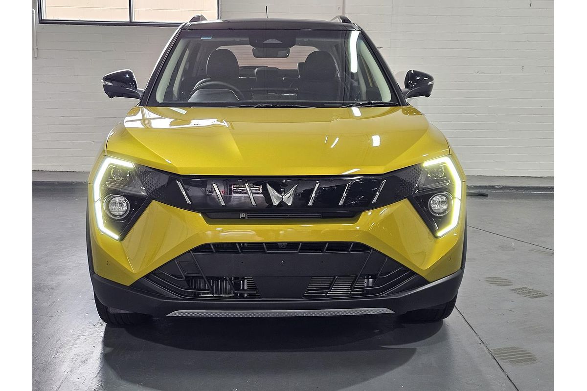 2025 Mahindra XUV3XO AX7L