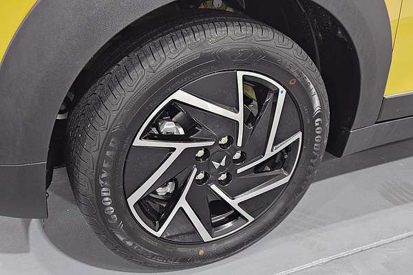 2025 Mahindra XUV3XO AX7L