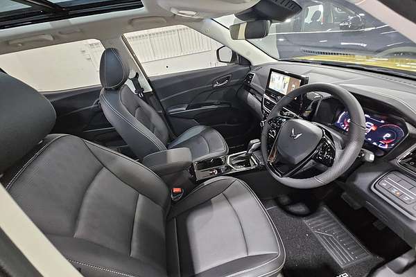 2025 Mahindra XUV3XO AX7L