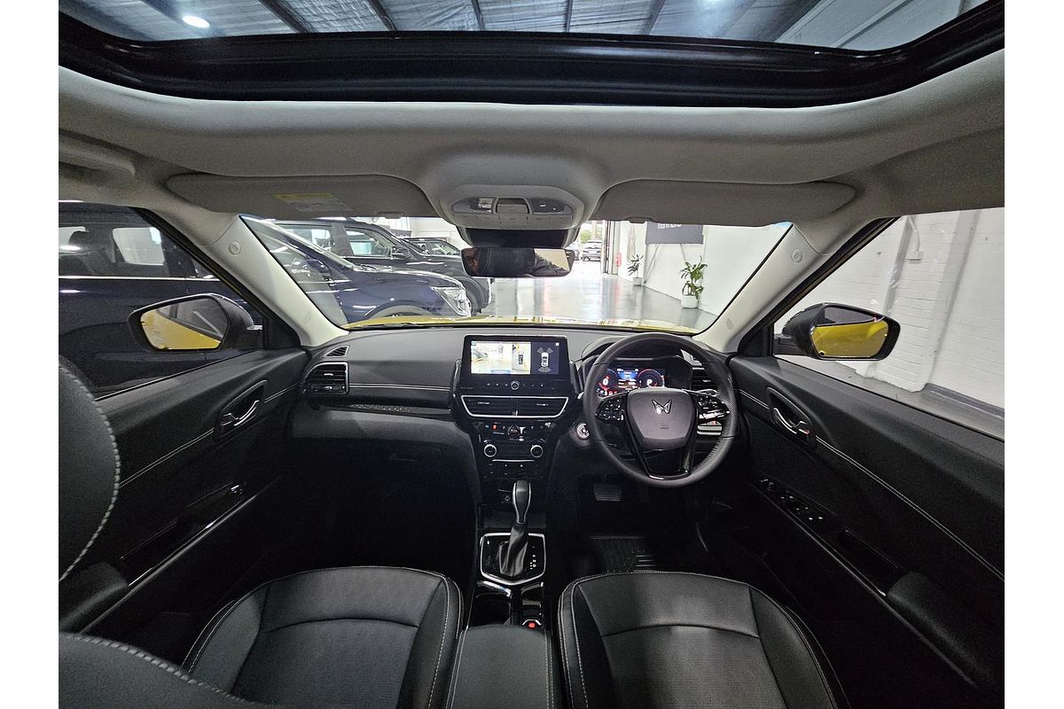 2025 Mahindra XUV3XO AX7L