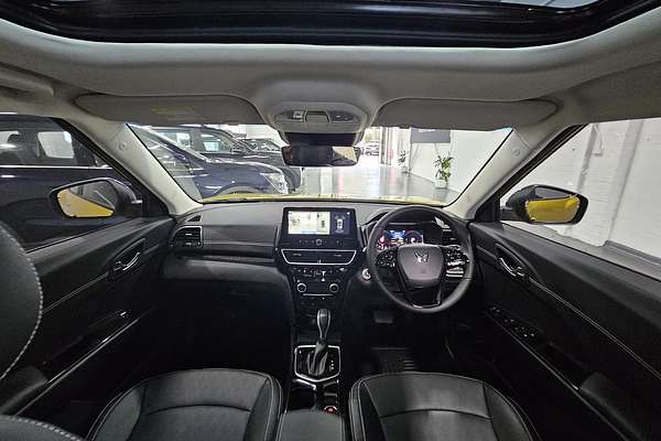 2025 Mahindra XUV3XO AX7L
