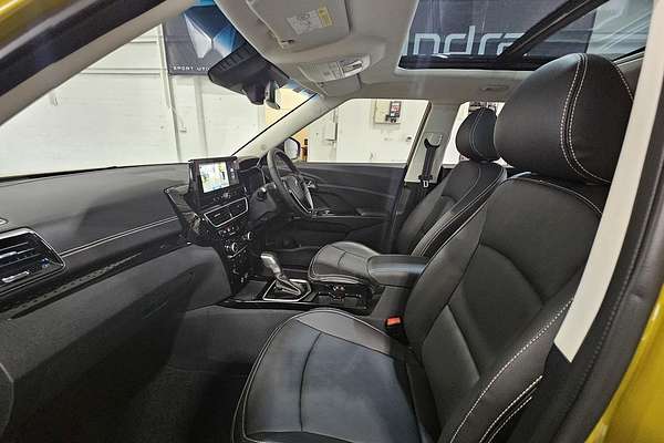 2025 Mahindra XUV3XO AX7L