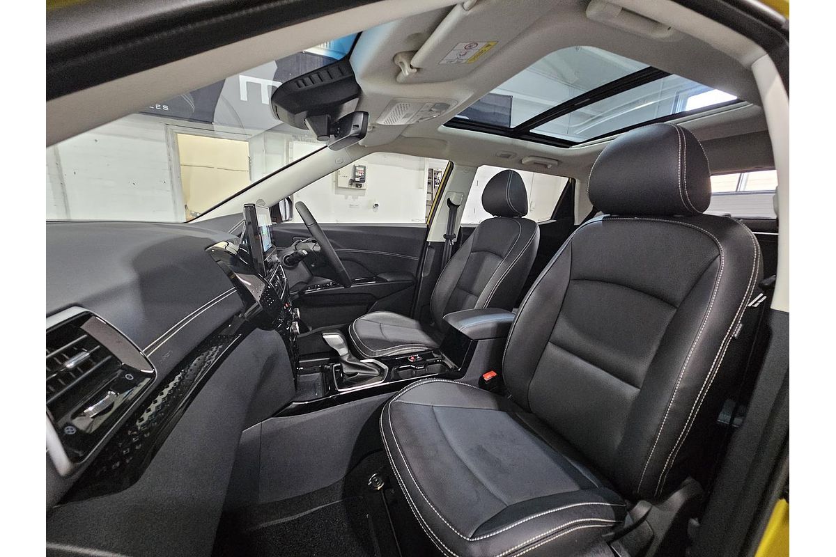 2025 Mahindra XUV3XO AX7L