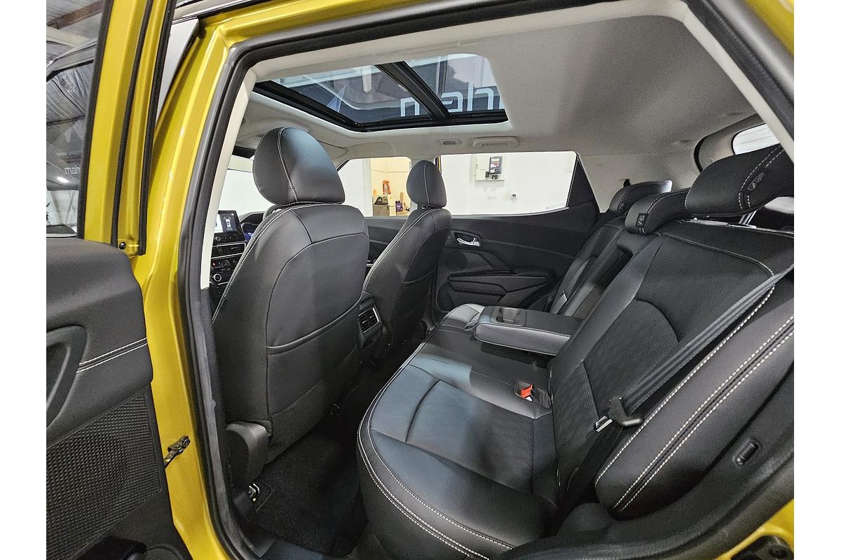 2025 Mahindra XUV3XO AX7L