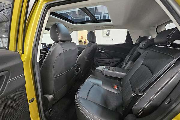 2025 Mahindra XUV3XO AX7L