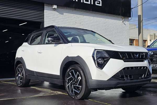 2025 Mahindra XUV3XO AX7L