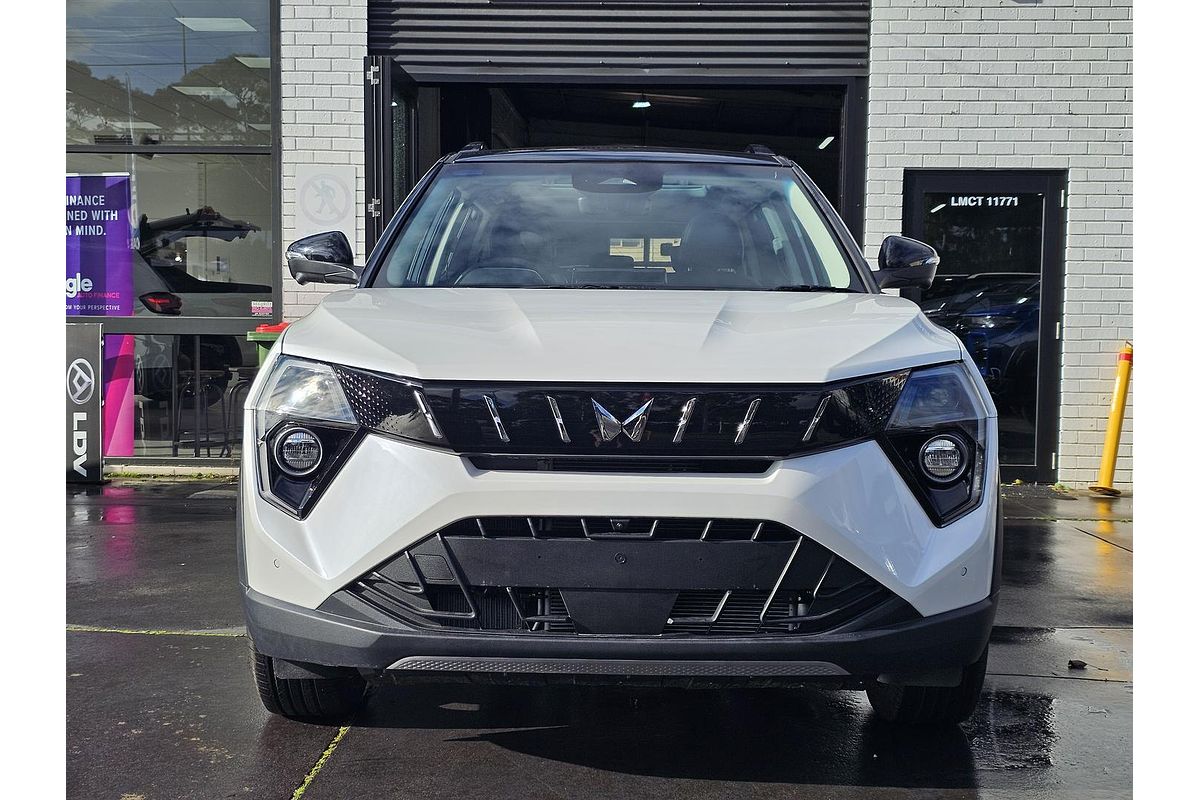 2025 Mahindra XUV3XO AX7L