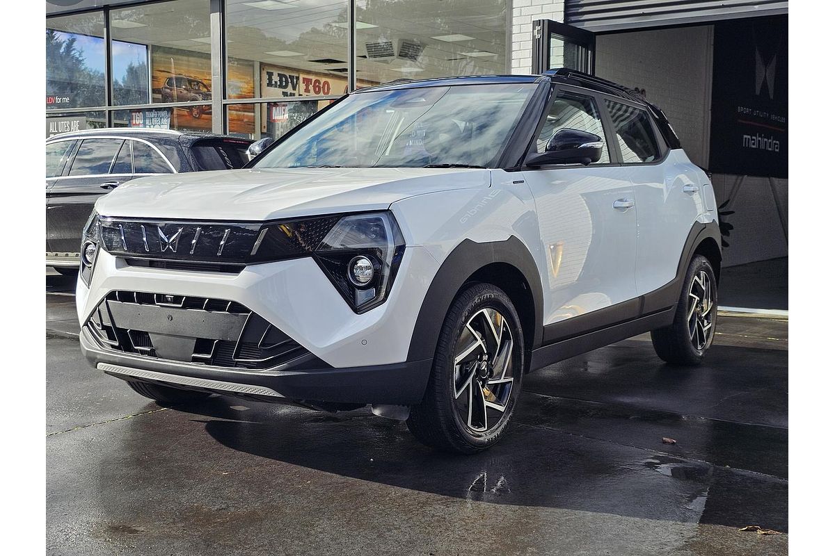 2025 Mahindra XUV3XO AX7L