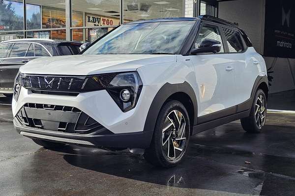2025 Mahindra XUV3XO AX7L