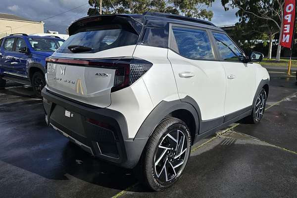 2025 Mahindra XUV3XO AX7L