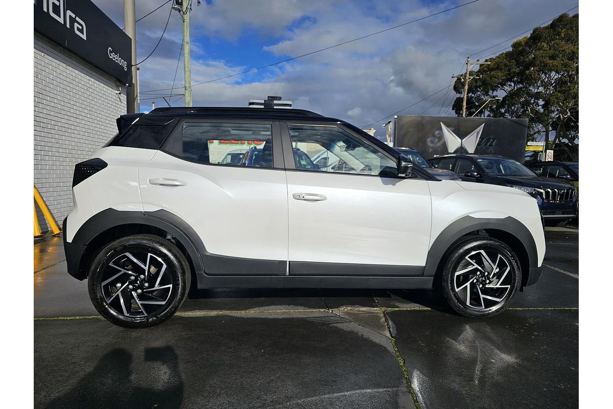 2025 Mahindra XUV3XO AX7L