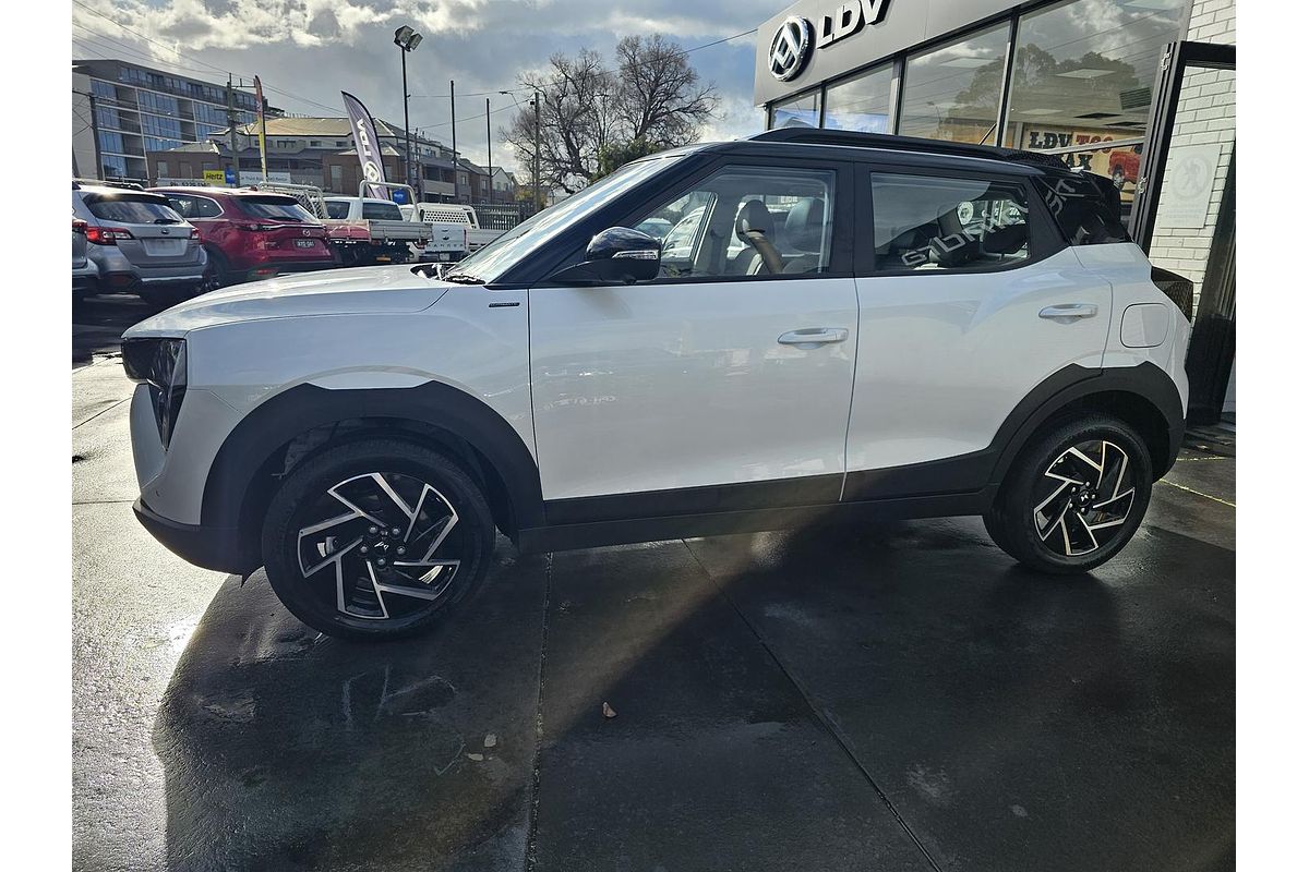 2025 Mahindra XUV3XO AX7L