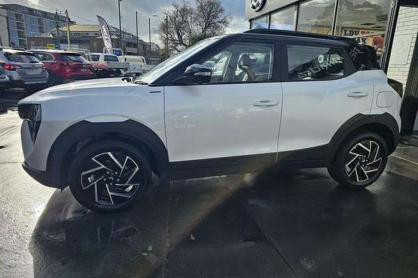 2025 Mahindra XUV3XO AX7L