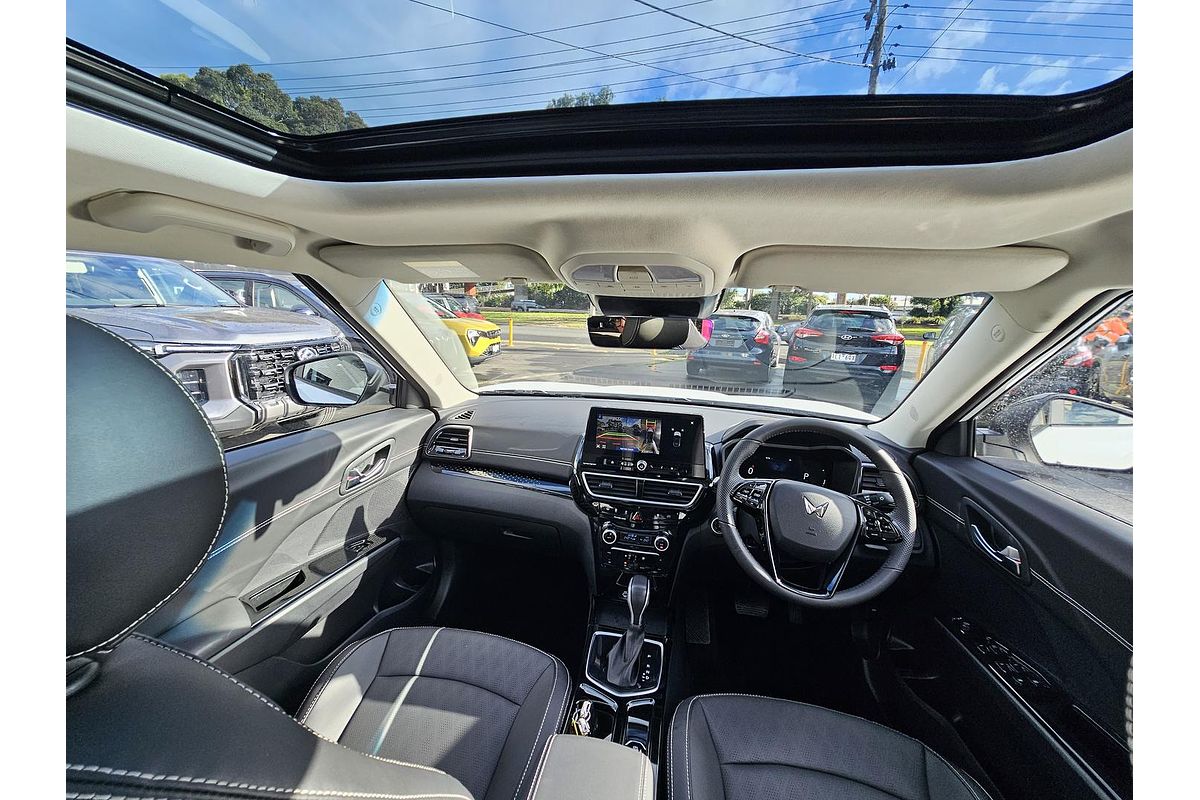 2025 Mahindra XUV3XO AX7L