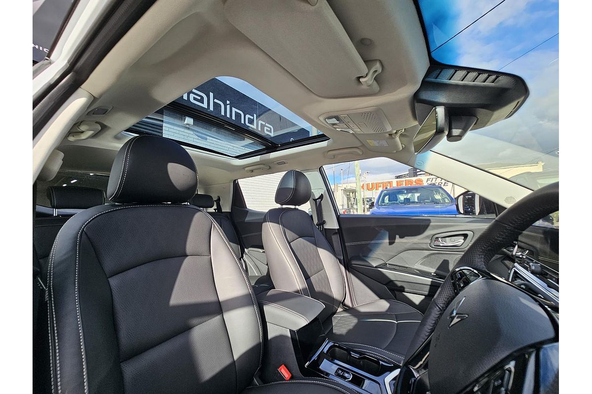 2025 Mahindra XUV3XO AX7L