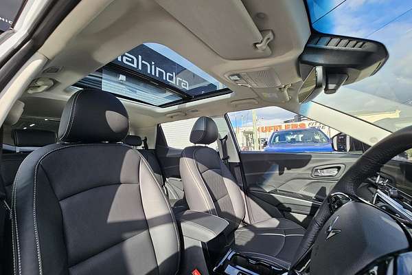 2025 Mahindra XUV3XO AX7L