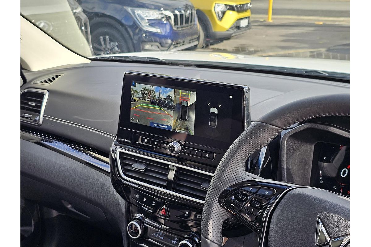 2025 Mahindra XUV3XO AX7L