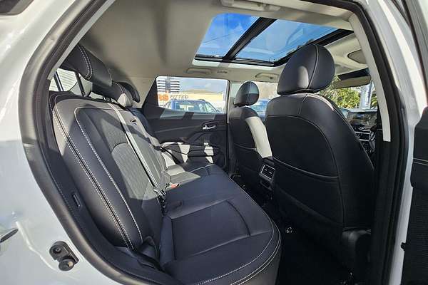 2025 Mahindra XUV3XO AX7L