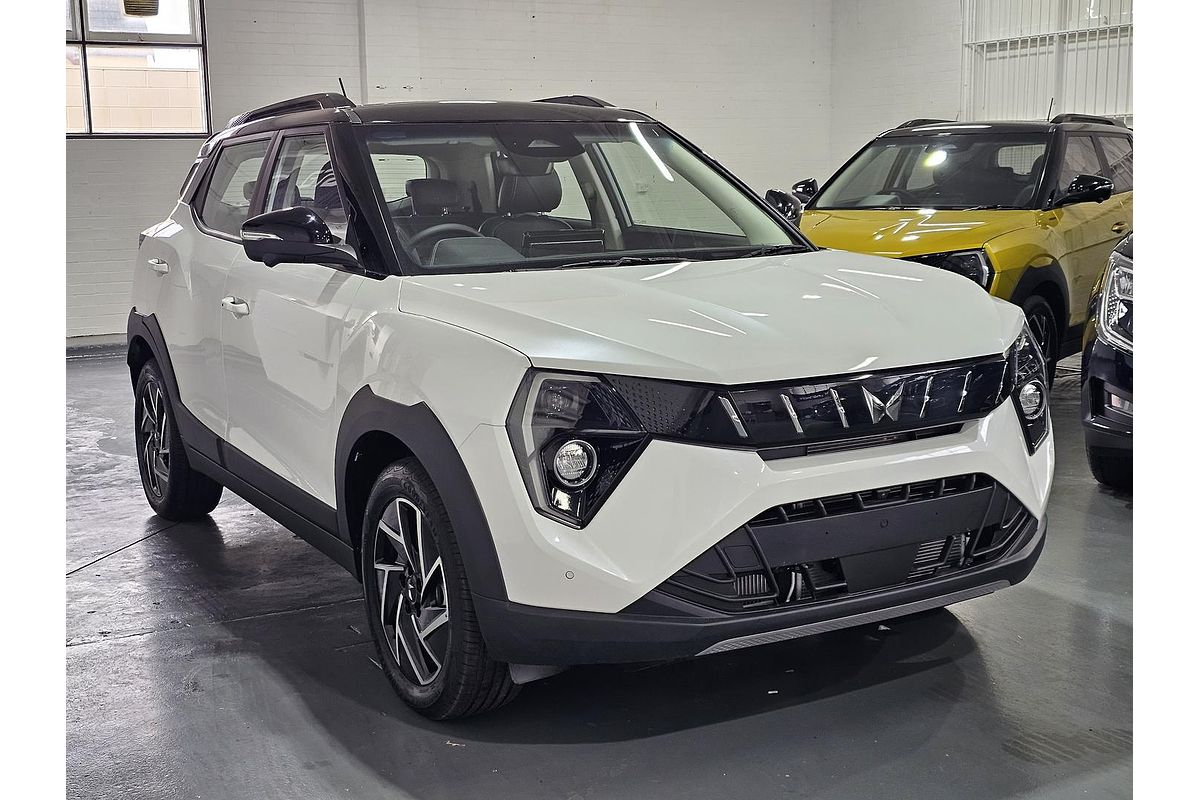 2025 Mahindra XUV3XO AX7L