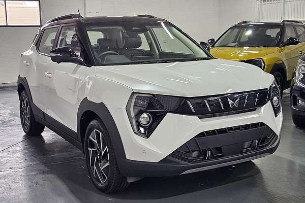 2025 Mahindra XUV3XO AX7L