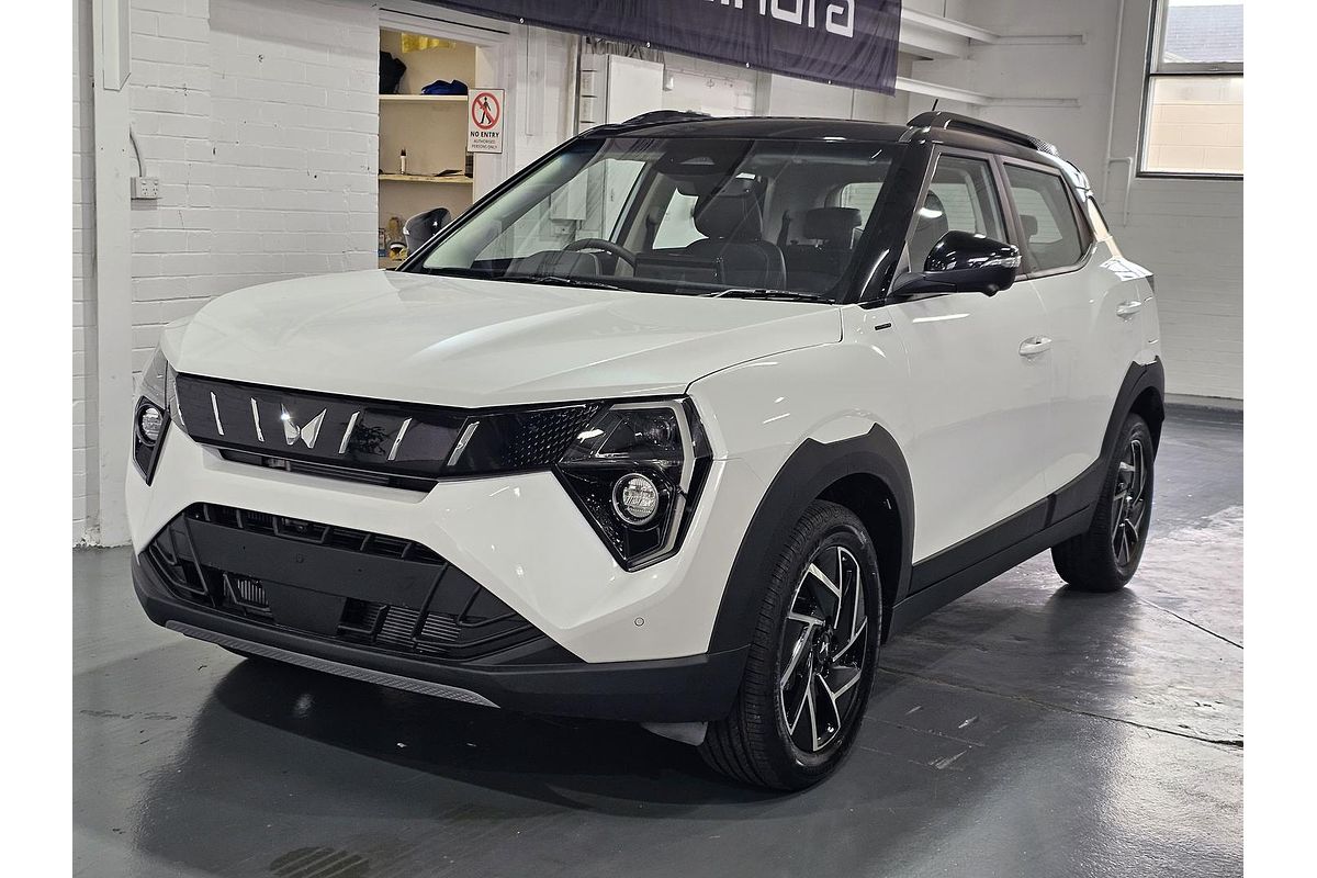 2025 Mahindra XUV3XO AX7L