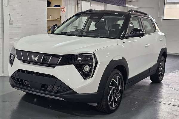 2025 Mahindra XUV3XO AX7L