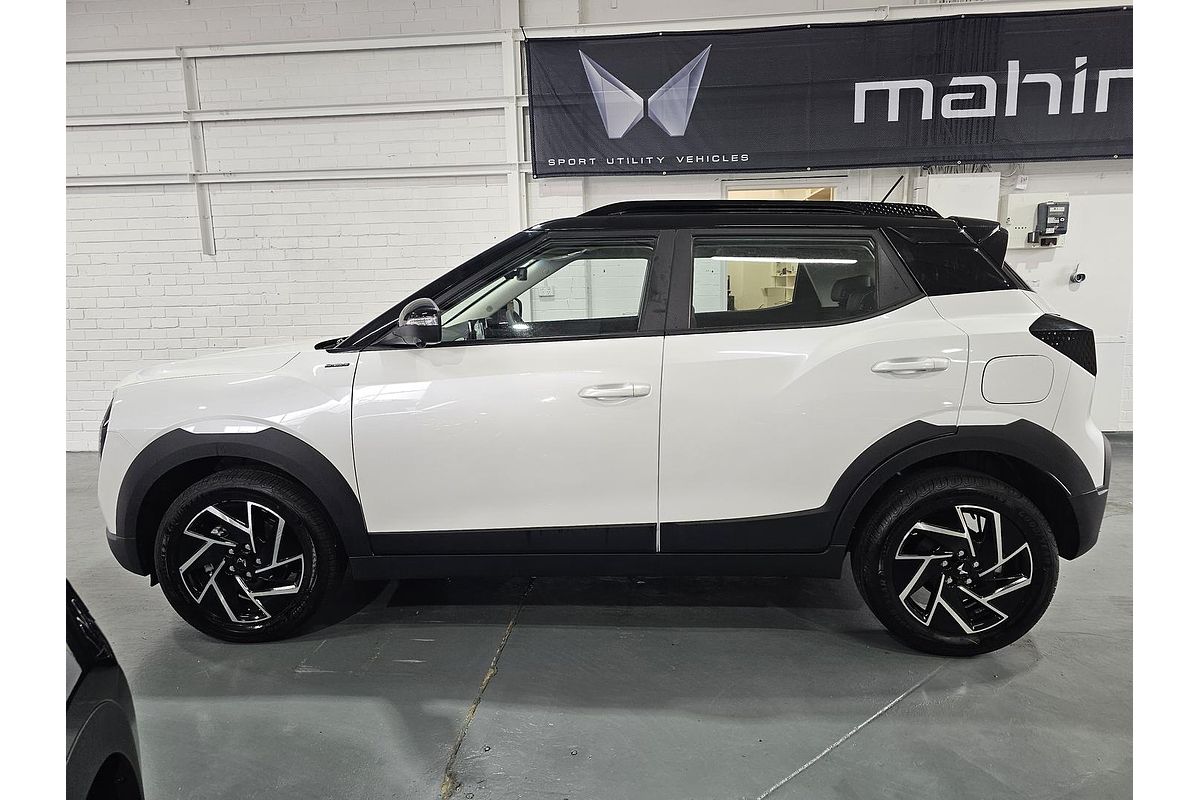 2025 Mahindra XUV3XO AX7L