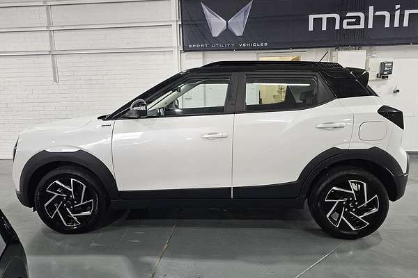 2025 Mahindra XUV3XO AX7L