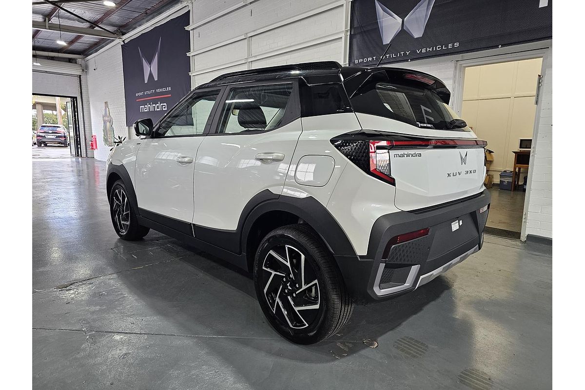 2025 Mahindra XUV3XO AX7L