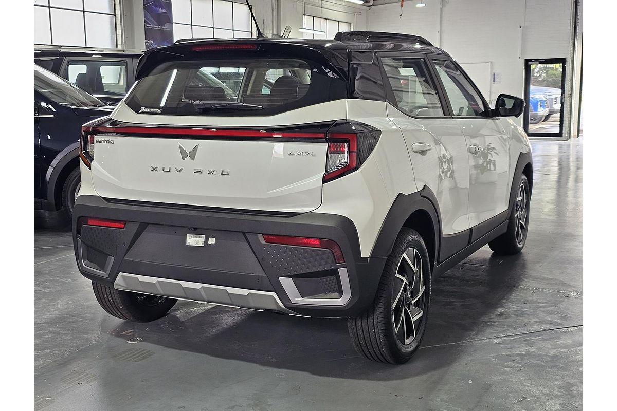 2025 Mahindra XUV3XO AX7L