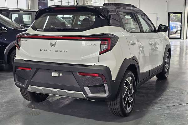 2025 Mahindra XUV3XO AX7L