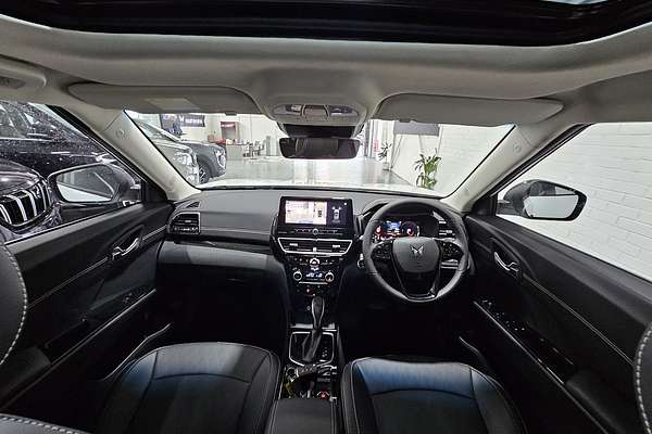 2025 Mahindra XUV3XO AX7L