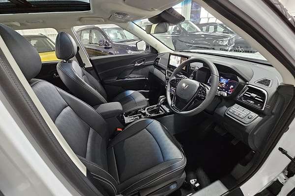 2025 Mahindra XUV3XO AX7L