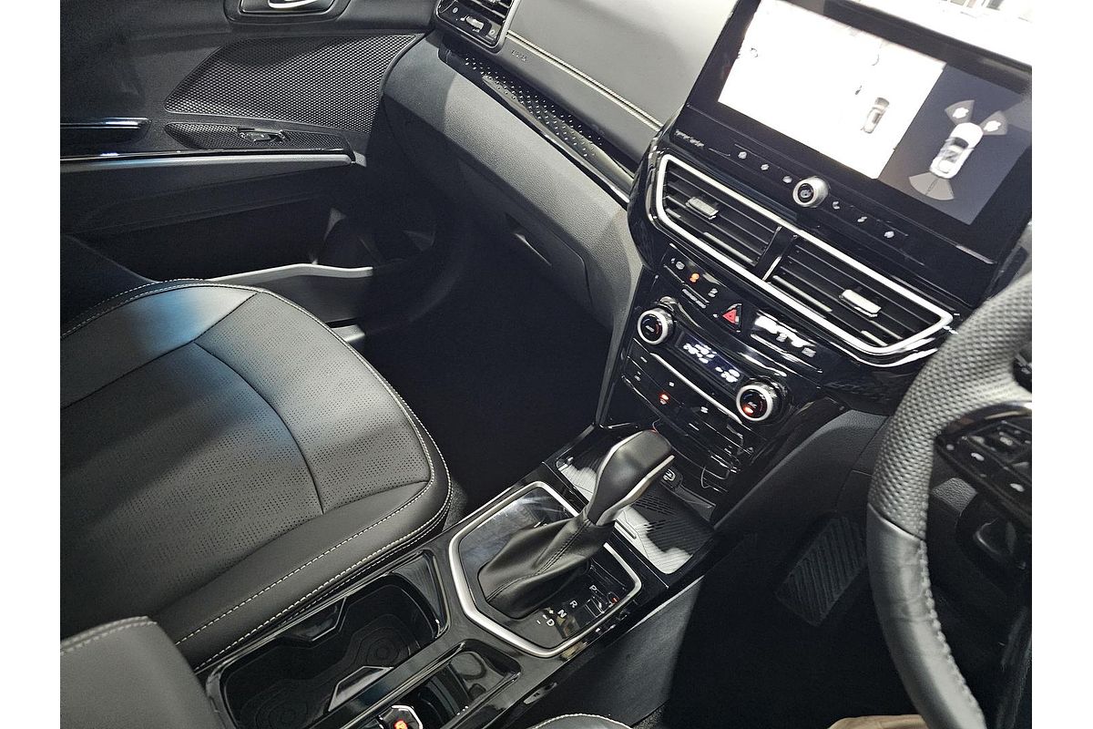2025 Mahindra XUV3XO AX7L
