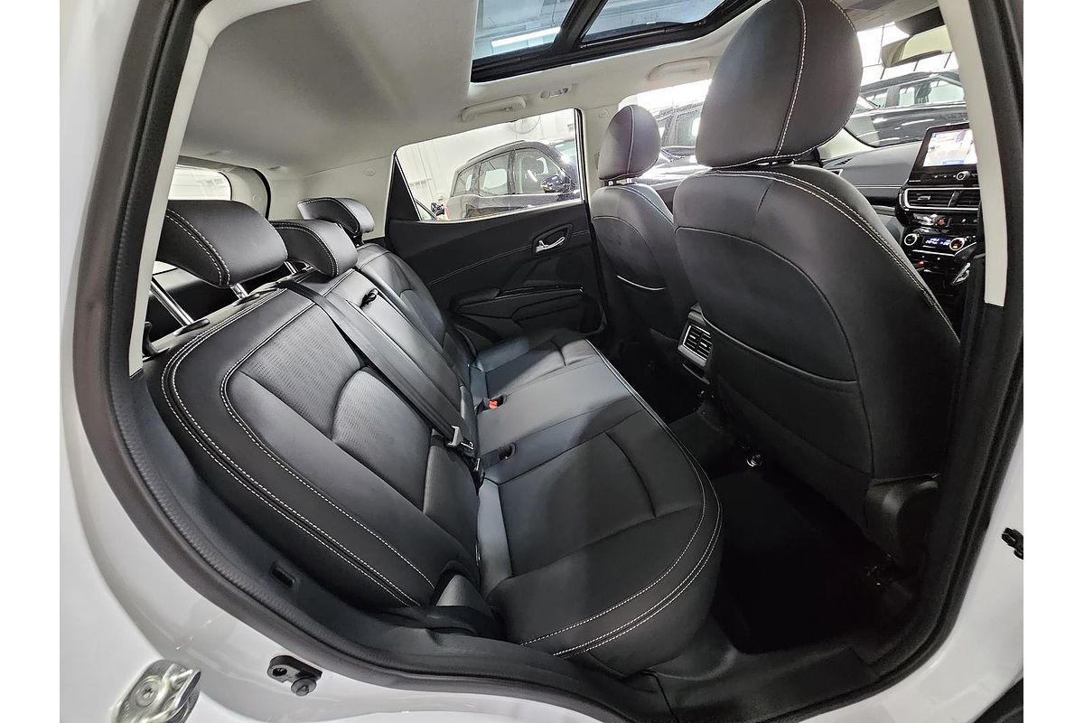 2025 Mahindra XUV3XO AX7L
