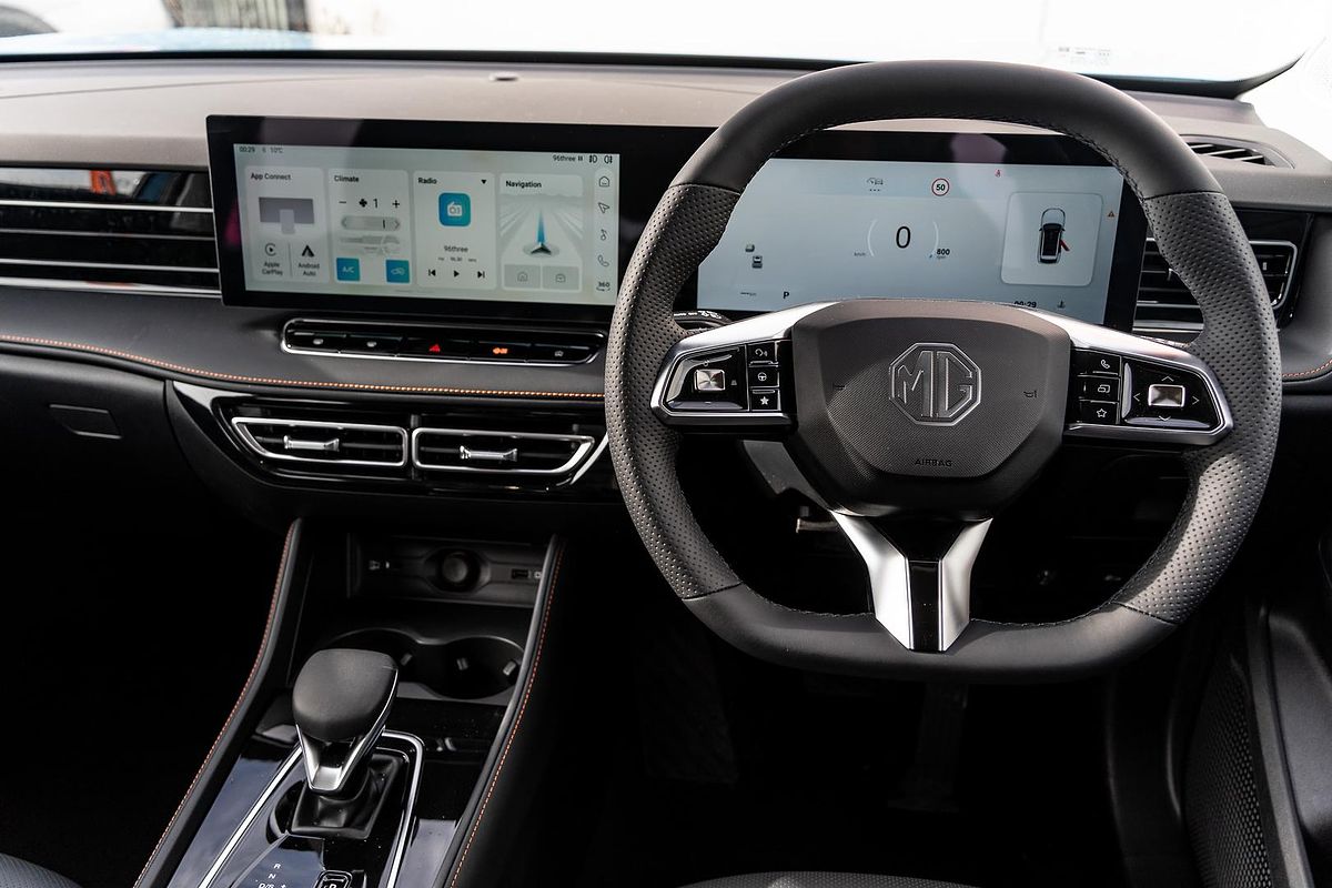 2025 MG HS Excite AS33