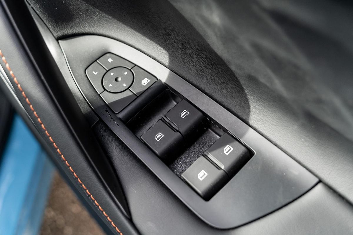 2025 MG HS Excite AS33