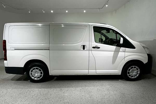 2022 Toyota Hiace  GDH300R LWB