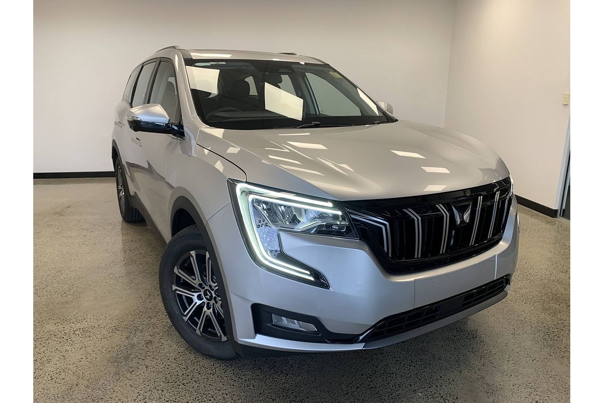 2025 Mahindra XUV700 AX7L
