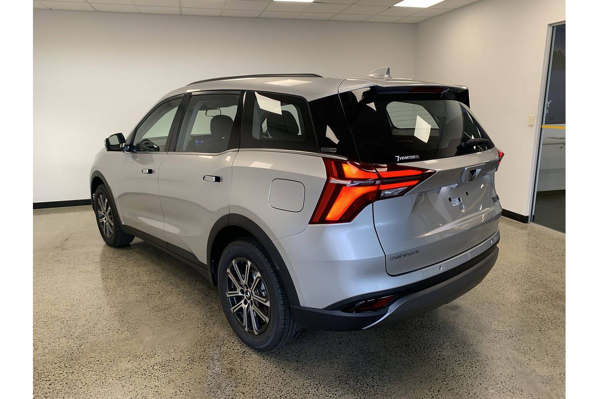 2025 Mahindra XUV700 AX7L