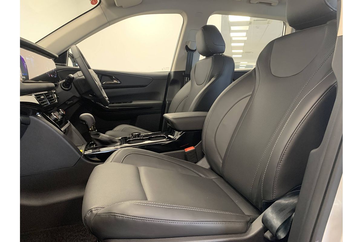 2025 Mahindra XUV700 AX7L