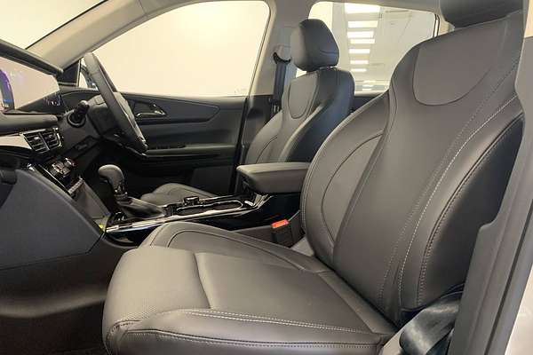 2025 Mahindra XUV700 AX7L