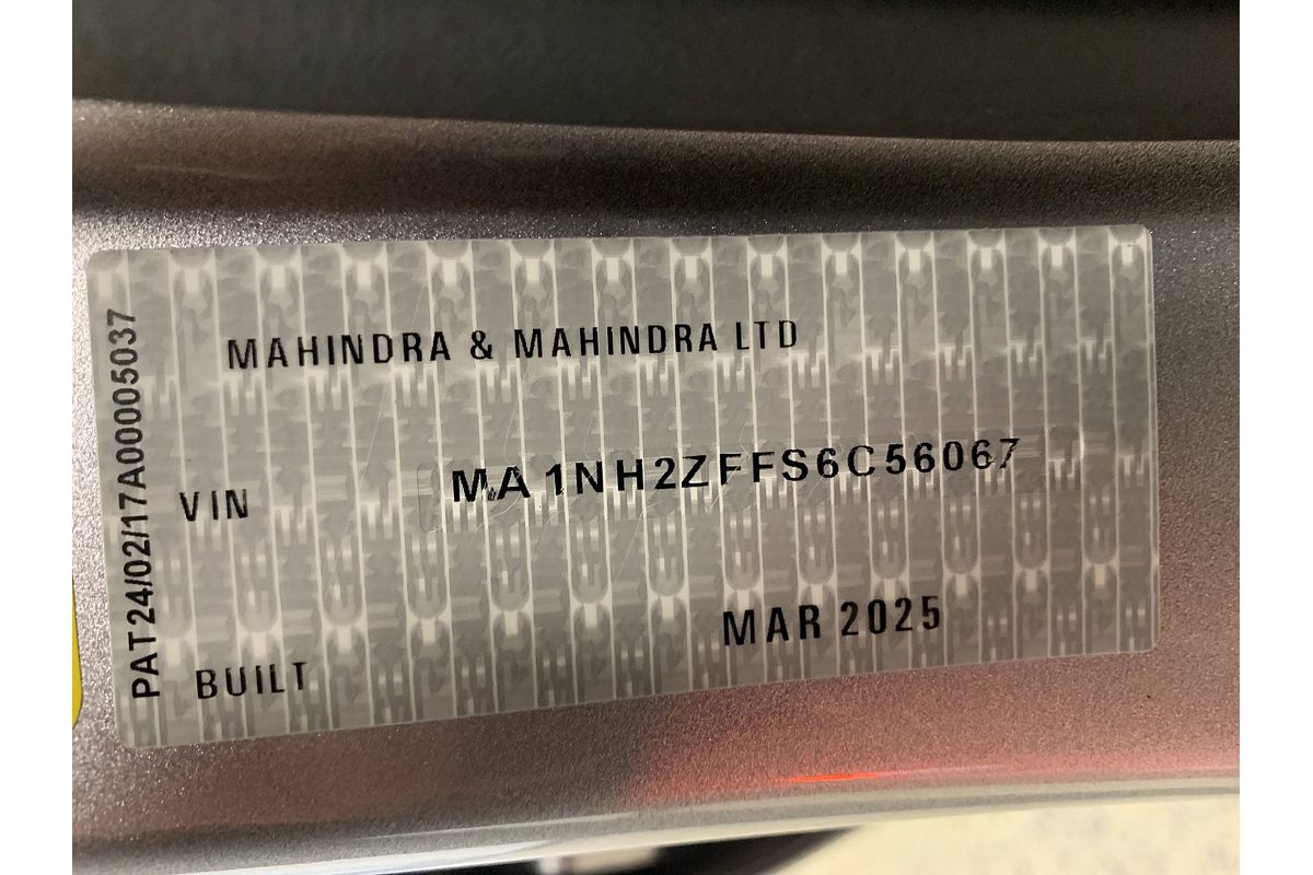 2025 Mahindra XUV700 AX7L