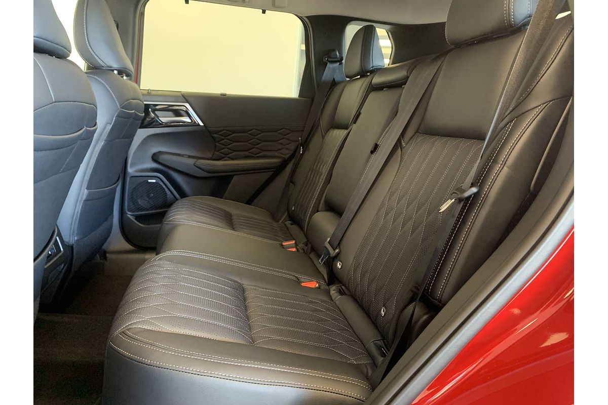 2025 Mitsubishi Outlander Exceed ZM