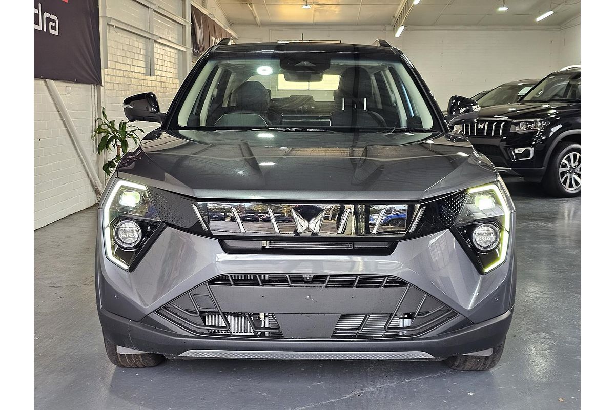 2025 Mahindra XUV3XO AX7L