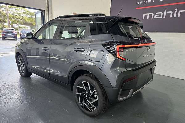2025 Mahindra XUV3XO AX7L