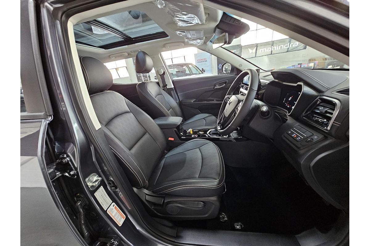2025 Mahindra XUV3XO AX7L