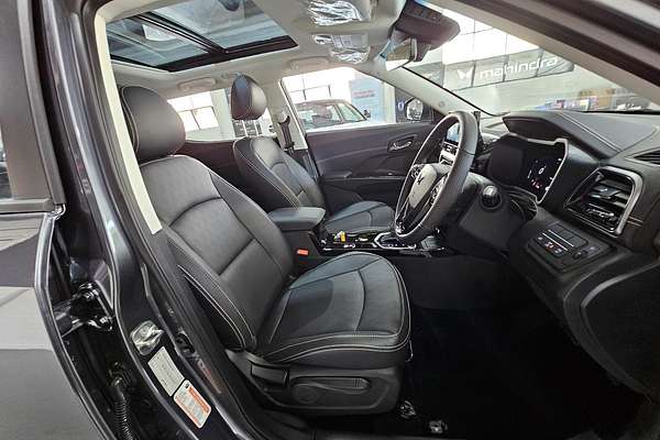 2025 Mahindra XUV3XO AX7L